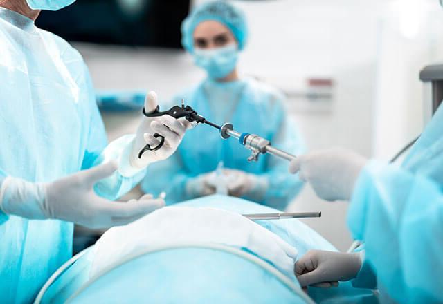 laparoscopic tool is passed to doctor in operating room